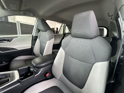 Used 2025 Toyota RAV4 XLE FWD image 14