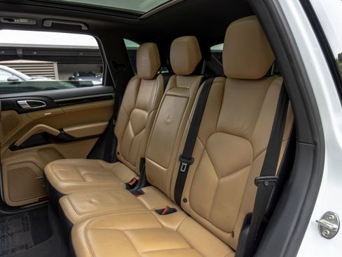 Used 2016 Porsche Cayenne AWD/4WD image 48
