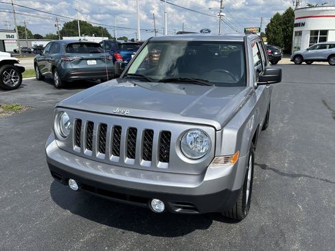 Used 2017 Jeep Patriot Latitude AWD/4WD image 7