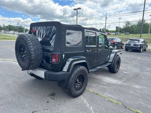 Used 2014 Jeep Wrangler Unlimited Sahara w/ Connectivity Group AWD/4WD image 8