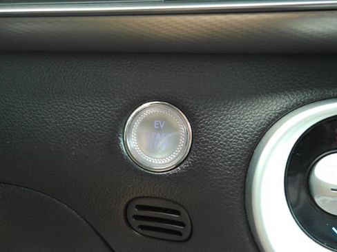 Used 2024 Genesis GV60 RWD image 46