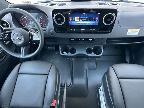 New 2025 Mercedes-Benz Sprinter 2500 image 10