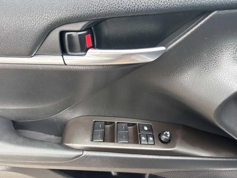 Used 2023 Toyota Camry SE FWD image 21