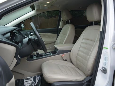 Used 2017 Ford Escape SE w/ SE Leather Comfort Package image 10