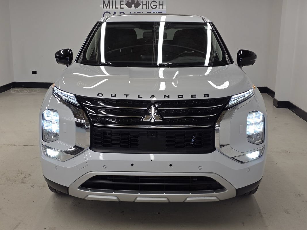 Used 2024 Mitsubishi Outlander AWD image 2