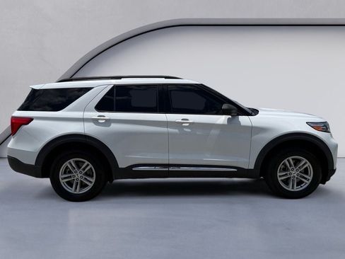 Used 2022 Ford Explorer XLT w/ Equipment Group 202A AWD/4WD image 6