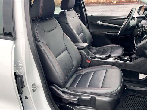 Used 2023 Chevrolet Bolt EUV LT w/ Convenience Package image 10