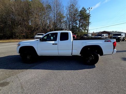 Used 2020 Toyota Tacoma SR w/ SX Package image 9