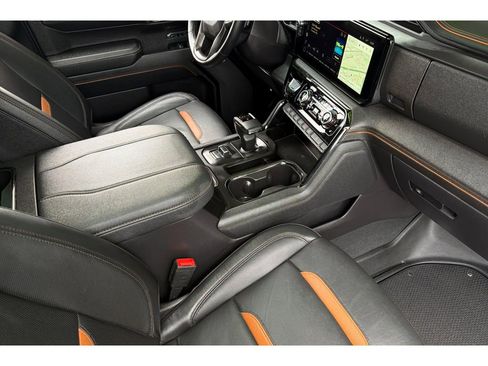 Used 2023 GMC Sierra 1500 AT4 w/ AT4 Premium Package AWD/4WD image 17