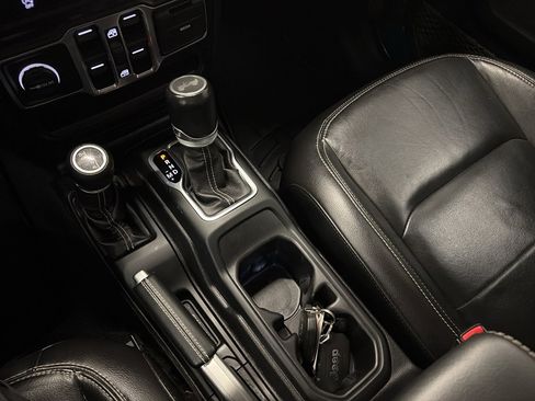 Used 2020 Jeep Wrangler Unlimited Sahara w/ Uconnect 4C Nav & Sound Group image 27