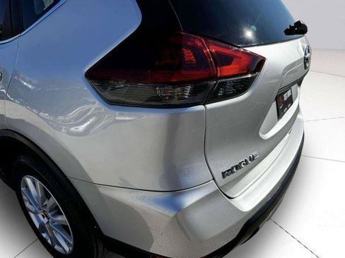 Used 2018 Nissan Rogue SV FWD image 15