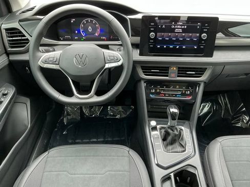 New 2026 Volkswagen Taos SE FWD image 12
