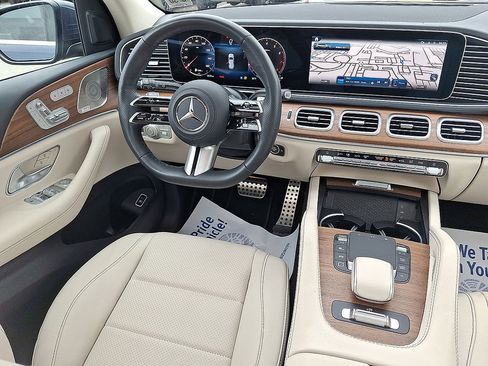Used 2025 Mercedes-Benz GLS 450 4MATIC image 15