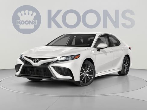 Used 2021 Toyota Camry SE w/ Cold Weather Package AWD/4WD image 1