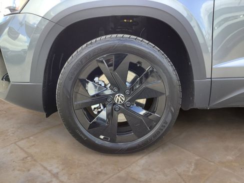 New 2026 Volkswagen Taos SE FWD image 10