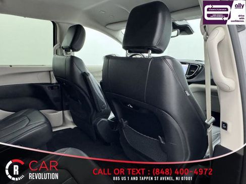 Used 2022 Chrysler Pacifica Touring-L image 58