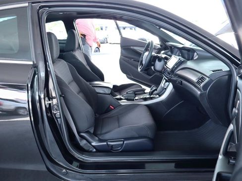 Used 2016 Honda Accord EX image 31
