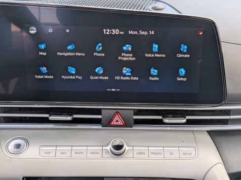 Used 2025 Hyundai Elantra Limited FWD image 16