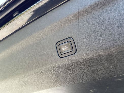 Used 2022 GMC Yukon XL Denali AWD/4WD image 47