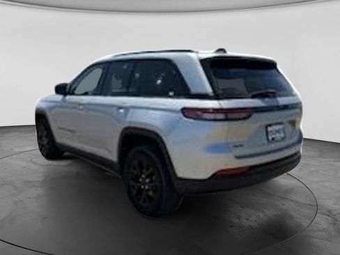 Used 2024 Jeep Grand Cherokee Altitude AWD/4WD image 11