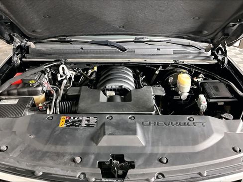 Used 2020 Chevrolet Suburban LT RWD image 28