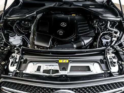 Used 2024 Mercedes-Benz GLC 300 4MATIC w/ AMG Line image 11