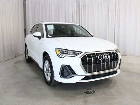 Used 2024 Audi Q3 2.0T Premium w/ Convenience Package AWD/4WD image 38