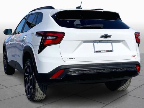 Used 2025 Chevrolet Trax RS w/ Sunroof Package image 12