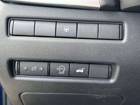 Used 2025 Nissan Rogue Platinum AWD/4WD image 22