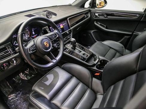 Certified 2023 Porsche Macan S AWD/4WD image 4