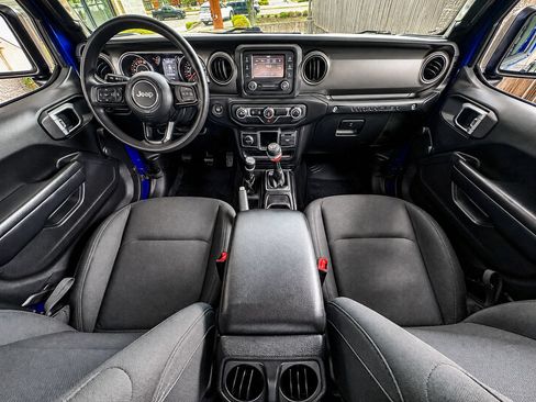 Used 2019 Jeep Wrangler Unlimited Sport AWD/4WD image 2