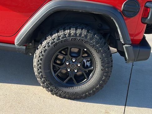 Used 2025 Jeep Wrangler Willys image 12