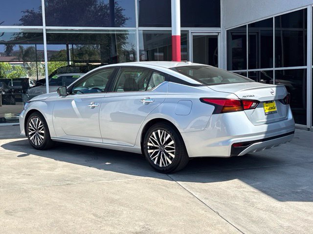 Used 2025 Nissan Altima 2.5 SV FWD image 5