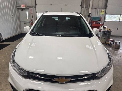 Used 2022 Chevrolet Trax LT w/ LT Convenience Package AWD/4WD image 2