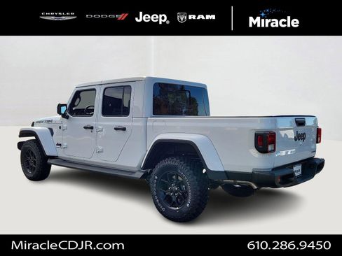 New 2025 Jeep Gladiator Sport image 3