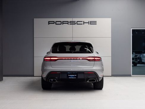Certified 2026 Porsche Macan AWD/4WD image 6