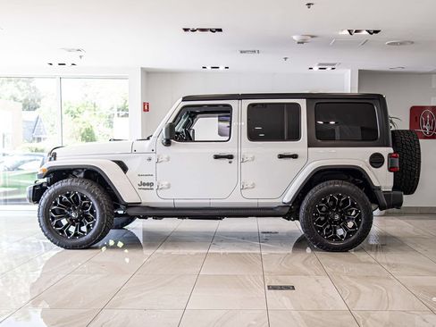 Used 2021 Jeep Wrangler Unlimited Sahara w/ Safety Group AWD/4WD image 6
