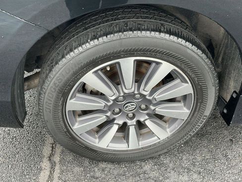 Used 2020 Toyota Sienna Limited Premium image 5