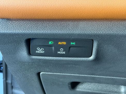 Used 2025 Volkswagen Tiguan SEL R-Line image 23