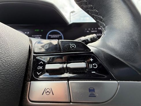 Used 2023 Hyundai Elantra Limited w/ Cargo Package FWD image 27