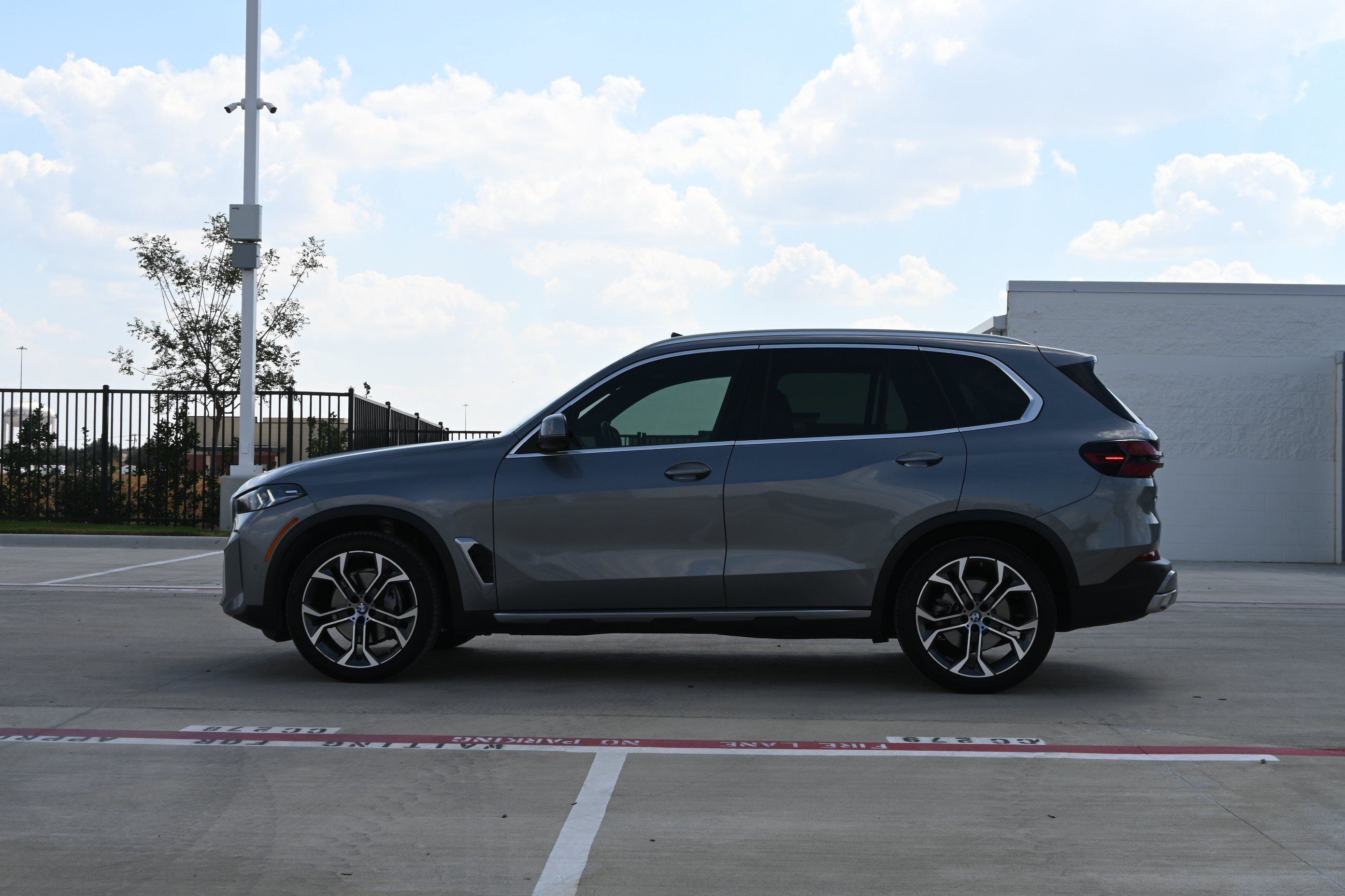 Certified 2025 BMW X5 sDrive40i w/ Parking Assistance Package RWD image 5