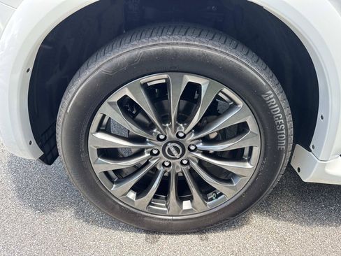 Used 2022 Nissan Armada Platinum w/ Captain's Chairs Package RWD image 10