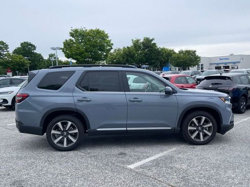 Certified 2025 Honda Pilot Touring image 3