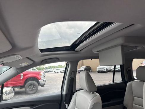 Used 2019 Honda Pilot Touring image 15