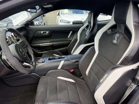 Used 2021 Ford Mustang Shelby GT500 w/ Handling Package RWD image 3