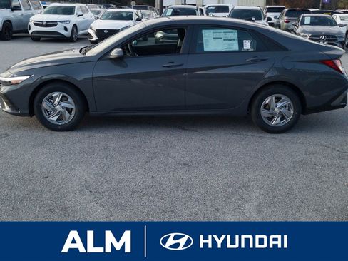 New 2026 Hyundai Elantra SE image 9