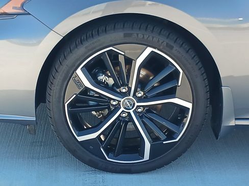 Used 2024 Nissan Altima 2.5 SR w/ SR Premium Package image 12