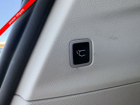 Used 2024 Chrysler Pacifica Touring-L image 7