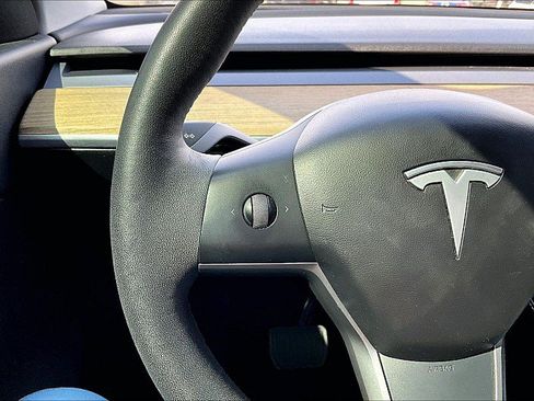 Used 2021 Tesla Model Y Long Range AWD/4WD image 16