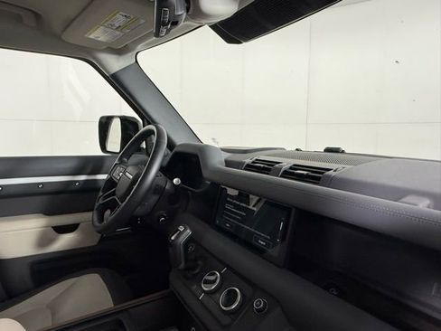 Used 2024 Land Rover Defender 110 X-Dynamic SE image 34